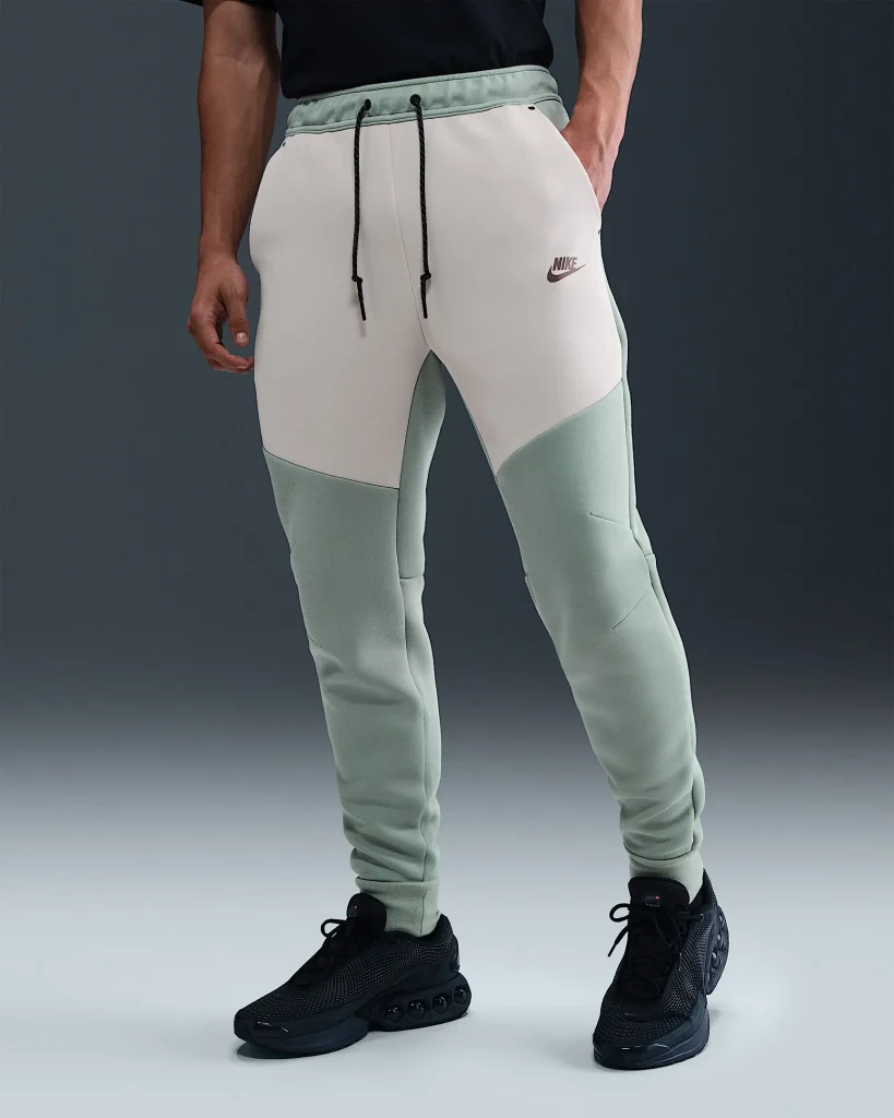 Спортивні штани Nike Sportswear Tech Fleece